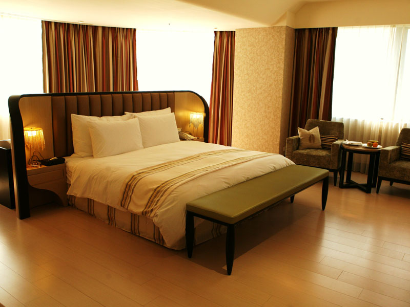 Executive-Skyline Suite