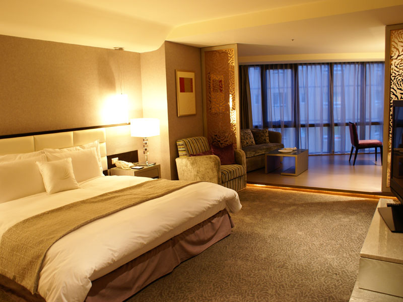 Executive-Deluxe Suite